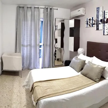 Daire Apartamento Avenida Los Almogavares *